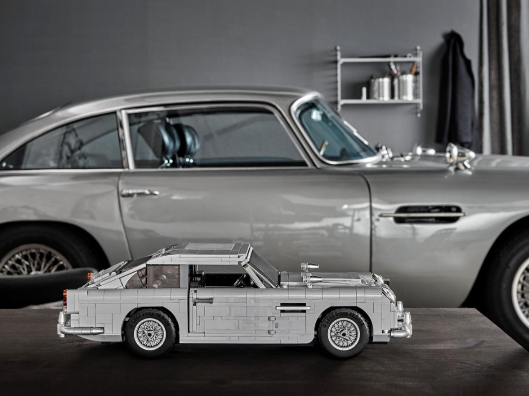 "Džeimss Bonds AstonMartin" Konstruktorius